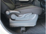 【シートアジャスター】上下調整できるシートアジャスター!運転手にあったドライバーズポジションができますね。