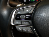 【ステアリングリモコン】ステアリングにオーディオ調節可能なスイッチが装備されていますので運転中でも視線をそらさずにオーディオの調節が可能です!