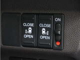 ◆両側電動スライドドア◆狭い駐車場でも乗り降りが楽々♪お子様が隣の車にドアを当ててしまう心配もございません!小さなお子様連れの方もこれで安心。