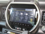 ナビゲーションは純正9インチスマートリンクナビを装着しております。AM、FM、Bluetooth、フルセグTVがご使用いただけます。初めて訪れた場所でも安心ですね!