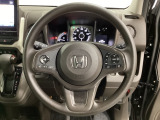 ハンドルにHondaセンシング系のクルーズコントロールやレーンキープアシストなどのスイッチと、オーディオの操作スイッチが装備されています。ハンドルから手を離さず安全に操作できます。