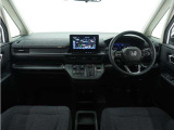 ◆視界広々で非常に運転しやすくロングドライブでも疲れを感じさせないすっきりとまとまったインパネ周りです。