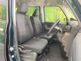 運転席シート廻りは使用感も少なく、良好な状態となっています。丁寧に使われていたことがよくわかりますね。