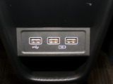 USBポートも装備されています、スマートフォンの充電やオーディオに連携も可能です、今や欠かせない装備の一つです!
