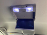 【フリップダウンモニター】大画面モニターで後席でもエンタメをお楽しみいただけます。小さなお子様にも大人気の装備です♪