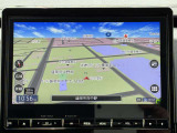 【10インチカーナビゲーション】タッチパネルや音声操作に対応した高精度カーナビを搭載。快適性と操作性を両立し、旅行や長距離ドライブでも安心して目的地まで移動できます。