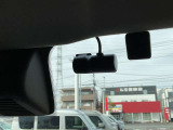 日産純正ドライブレコーダーです。前方向けとルームミラーから車室内後方を撮影します。