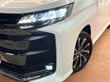 【LEDヘッドライト】悪天候や夜間走行時も良好な視界を確保し安心して運転できる高輝度LEDヘッドライトを装備!点灯速度が早く、消費電力も抑えられています。