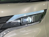 【LEDヘッドライト】悪天候や夜間走行時も良好な視界を確保し安心して運転できる高輝度LEDヘッドライトを装備!点灯速度が早く、消費電力も抑えられています。