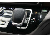 インパネシフトだから視線の移動も少なく足元もスッキリ♪運転席もゆったりしているのでゆとりを持ってドライブできますね!
