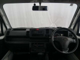 見通しのよいすっきりとした視界で、誰でも運転しやすいです。運転のしやすさは疲れにくさにも繋がりますよ♪