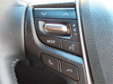 運転中、オーディオの操作をしてて、ハッとしたことはありませんか?ステアリングスイッチは、運転中でもハンドルでオーディオの操作が可能です。安全なドライブをサポートします。