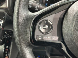 ステアリングにオーディオ操作スイッチが付いています。オーディオ画面に直接タッチしなくても操作が出来ますので、運転に集中できます。