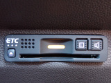 ■【ETC車載器】が装備されています。セットアップをしてお渡しとなり、ETCカードを差し込むだけで高速道路の利用が可能です。