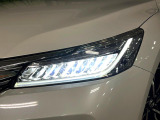 【LEDヘッドライト】悪天候や夜間走行時も良好な視界を確保し安心して運転できる高輝度LEDヘッドライトを装備!点灯速度が早く、消費電力も抑えられています。