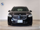 【キドニーグリル】BMWは約90年もの間、ほぼ全ての車両にひと目でBMWだと分かるこの特徴的なフロントグリルが備えられ、デザイン・アイコンとして親しまれてきました。