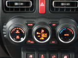オートエアコンでお好みの温度になり、運転に集中できます。