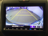 後方確認が便利なバックカメラ搭載、駐車時も安心です!!