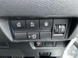 オートスライドドアは、運転席前にあるスイッチの操作でもオート開閉ができ、とても便利です。