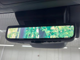 【デジタルインナーミラー】後席の大きな荷物や同乗者で後方が確認しづらい時でも安心!カメラが撮影した車両後方の映像をルームミラー内に表示。クリアな視界で状況の確認が可能です!