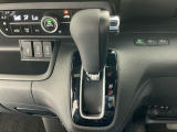 オートマチックシフトレバーは、手になじみ操作しやすい形状で安全運転にもつながります♪
