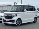 当店は常時100台の在庫を展示しており、県内随一規模のハイブリッドカー専門店です。