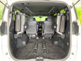 普段のお買い物や通勤、送迎等に十分な荷室スペースを確保しております。セカンドシートを倒すと、大きな荷物の積載も可能です♪