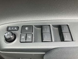 全席パワーウインドです。ドアミラーの格納調整も行えます!
