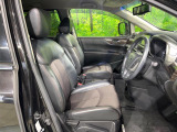 運転席まわりには十分なスペースがあり、大柄な方でもゆったり運転していただける環境です。