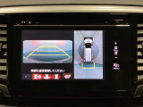マルチビューカメラシステム搭載車です。お車の周囲を全方位でカバーします。後方・前方・両脇と、コンディションが悪い視界でもカラーモニターに映し出した映像がドライバーをサポートします。
