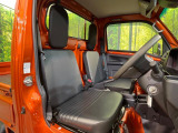 運転席シート廻りは使用感も少なく、良好な状態となっています。丁寧に使われていたことがよくわかりますね。