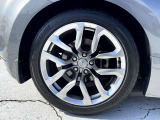 純正18インチアルミホイール(フロント:225/50R18 95Wタイヤ、リヤ:245/45R18 96Wタイヤ)