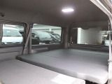 車中泊はもちろん、荷物置きとしても使える便利なベッドキット!広々フラット空間で、アウトドアや長距離移動も快適です!