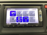 ドライブの必需品。見やすい・使いやすいHonda純正のメモリーナビを搭載しています。