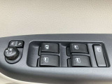 全席パワーウインドです。ドアミラーの格納調整も行えます!