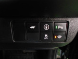 パーキングセンサーや横滑りを防ぐVSA等のスイッチ類は運転席の右側、手の届きやすい位置にあります。