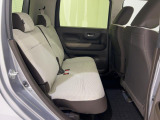 低重心フロア+センタータンクレイアウトによる安定した走りと、広い車内空間が実現しております。