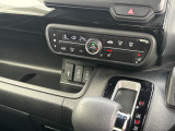運転席助手席シートヒーター、オートエアコン、USBジャック
