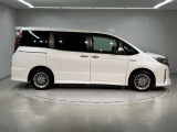 広い展示場にゆったりと展示をしております。ベビーカーでもゆっくりと車をご覧いただけますよ!