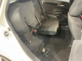 後席をはね上げれば、「もうひとつの荷室」が生まれます。