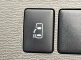 【パワースライドドア】スマートキーや運転席のスイッチでスライドドアの開閉が可能♪電動だから力を入れてドアを開ける必要が無く、小さいお子様でも、重い荷物を持っている時もラクに開け閉めできます♪