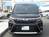 広々とした車内空間に優れた燃費性能。更にデザインも人気のお車です!