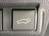 【パワーバックドア】スマートキーや運転席のボタンを押すだけでリアゲートが自動で開閉します!荷物を持っている時や、高い位置にあるバックドアを閉める際に便利な機能です♪