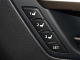 運転席のパワーシートは3名様分までメモリー機能付きです。