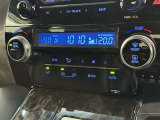 左右独立温度コントロールフルオートエアコンです。運転席、助手席それぞれで独立して温度設定ができます。冷え性の方が乗っても安心ですね♪