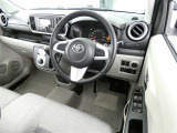 【運転席まわり】・・・ハンドルやシートなども隅々までクリーニング済み。キレイな車内でドライブがより一層快適にお楽しみいただけると思います。