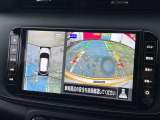 車を真上から見ているように、周囲の状況を把握しながら安心して駐車が行えるアラウンドビューモニター装備!