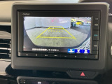 【バックカメラ】運転が苦手な方も車庫入れラクラクです!ギアをリバースに入れれば自動的に切り換わりますので、面倒な操作は不要です♪狭い駐車場もお車を傷つけず安心ですね!