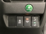 Hondaセンシング用の、VSA(ABS+TCS+横滑り抑制)解除と路外逸脱抑制機能のオンオフスイッチなどはハンドルの右側に装備しています。燃費に役立つECONボタンもここです。