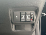 運転席の手元で両側スライドドアの開閉操作が可能です。
